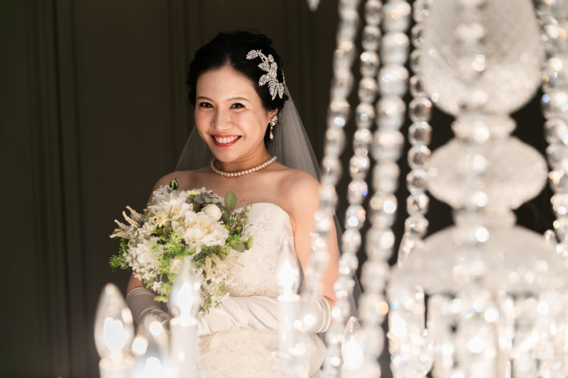 シャンデリア越しのショット