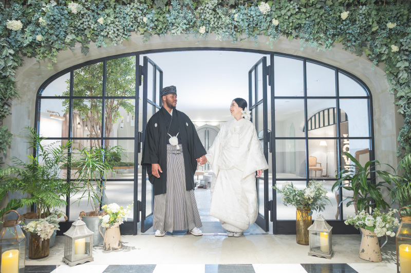 黒紋付と白無垢が相性ばっちり！