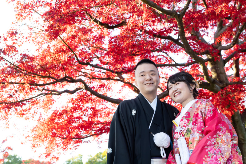 紅葉に包まれた 彩り豊かな和装フォト