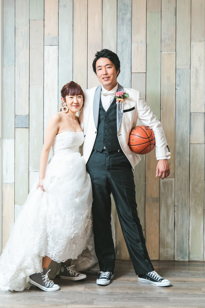 色違いのスニーカーで