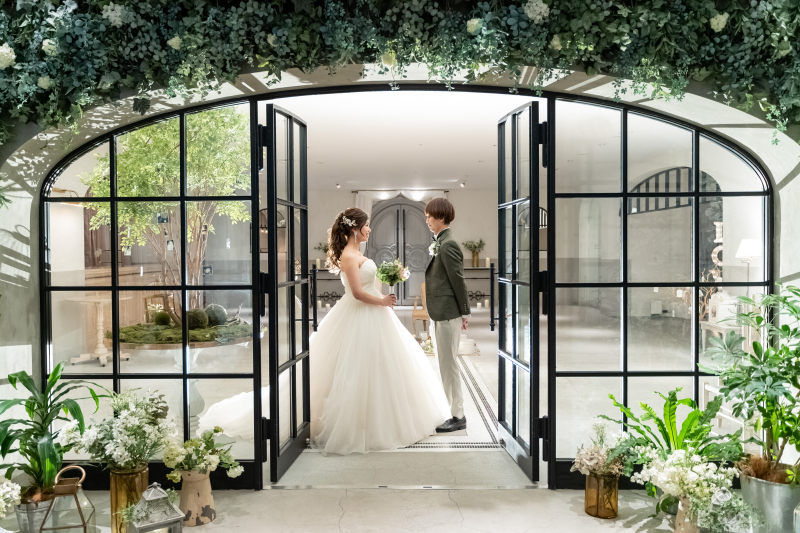 エントランス前へ