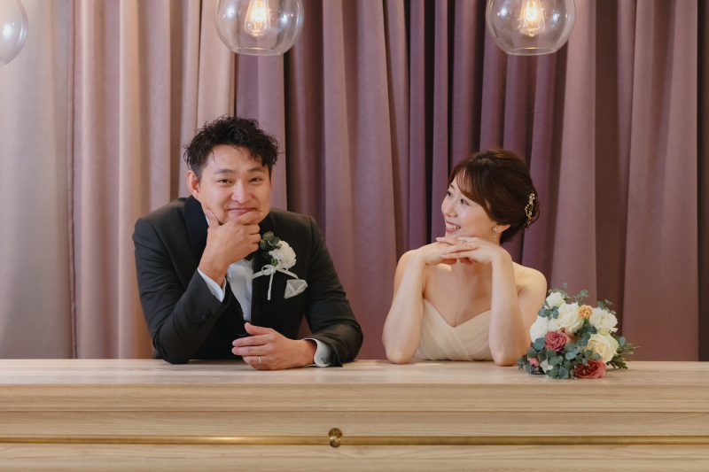 お二人らしく楽しい撮影♪ 洋装館内フォト　