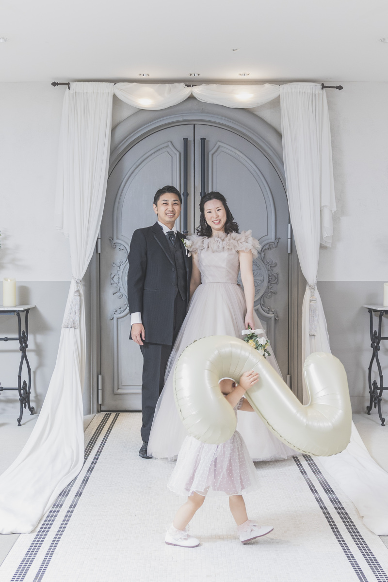 『2』歳のバルーンを持って