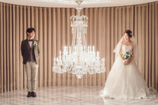 ご家族と一緒に挙式風撮影！館内洋装フォト＊