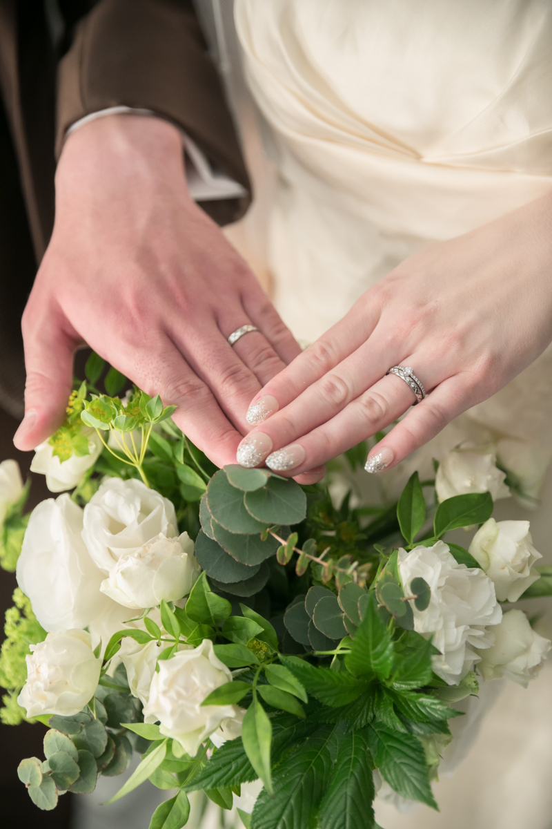 表情が見えなくても幸せが伝わってくる手元ショット