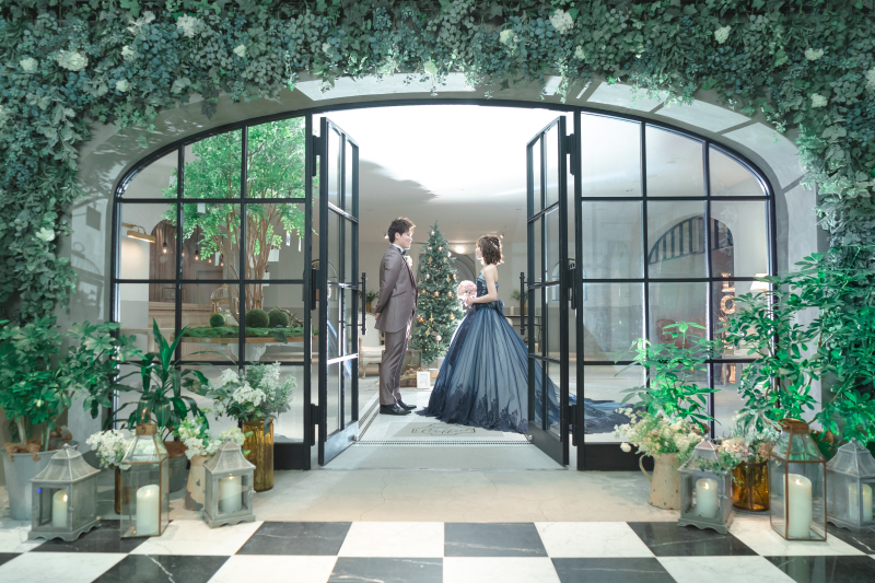 エントランスのグリーンに囲まれて