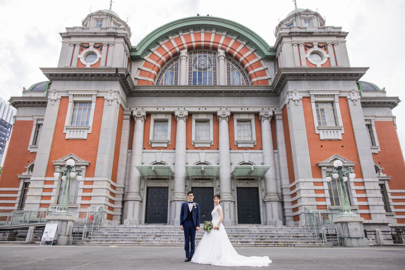 中央公会堂をバックに