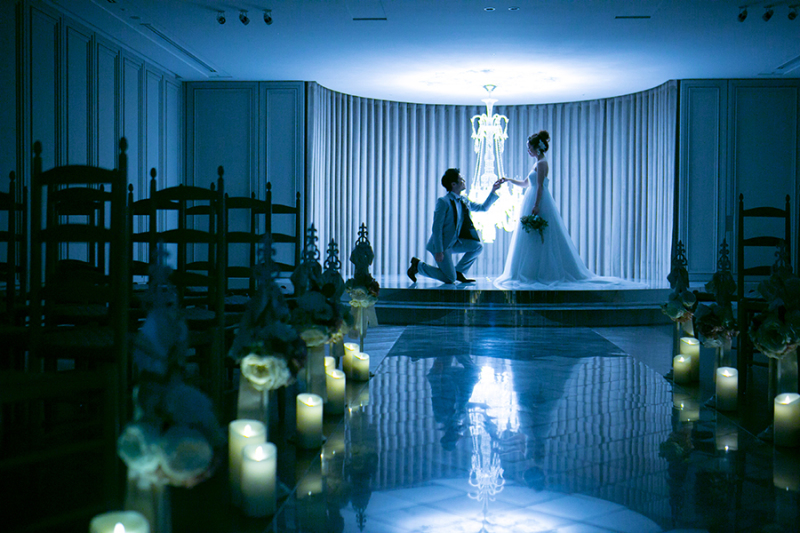 等身大のバカラがあるチャペルでの撮影もOK！