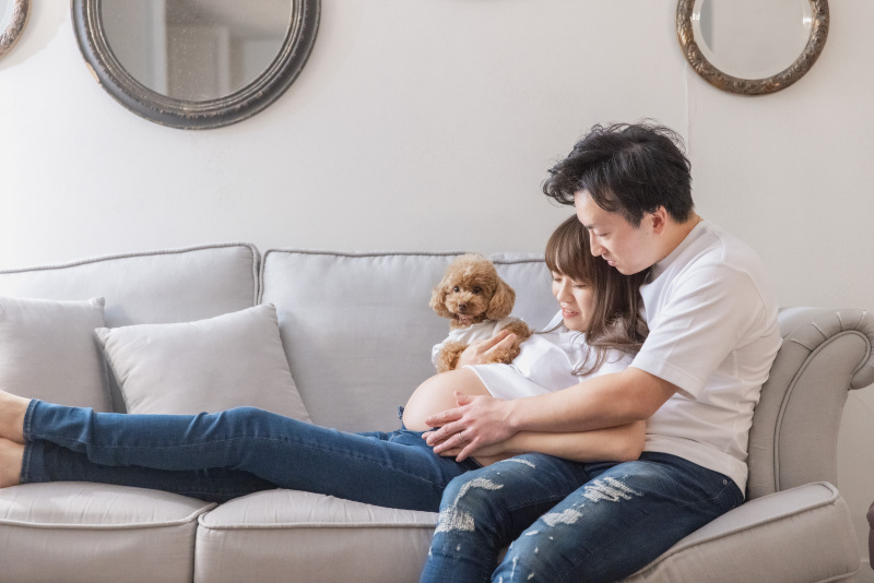 ソファーでくつろぎながら…