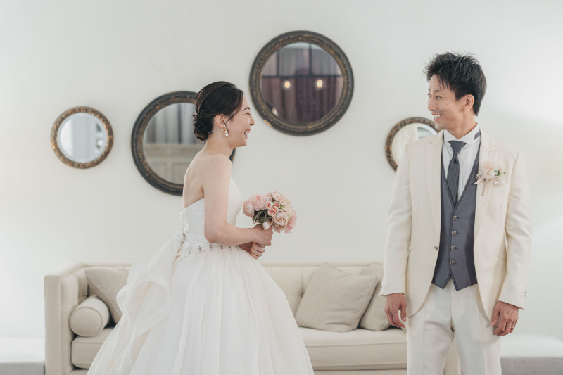 緊張と笑顔が混ざる“運命のファーストミート”