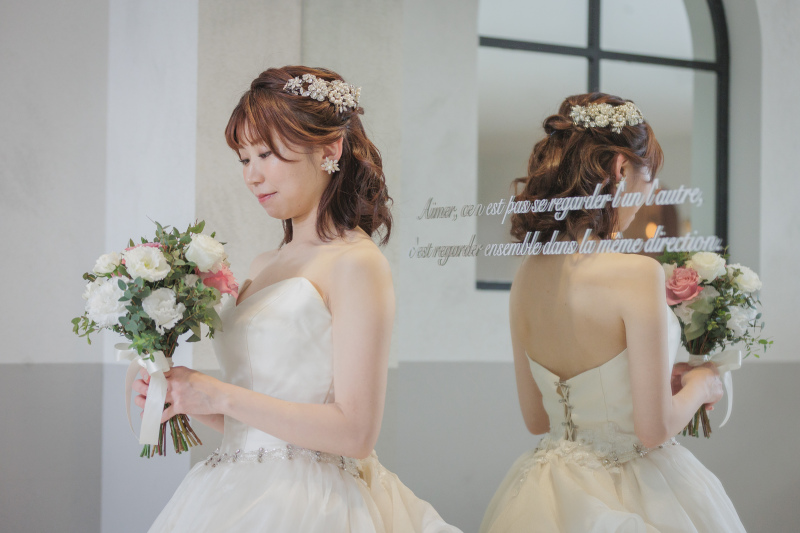 チャペル前の鏡にて