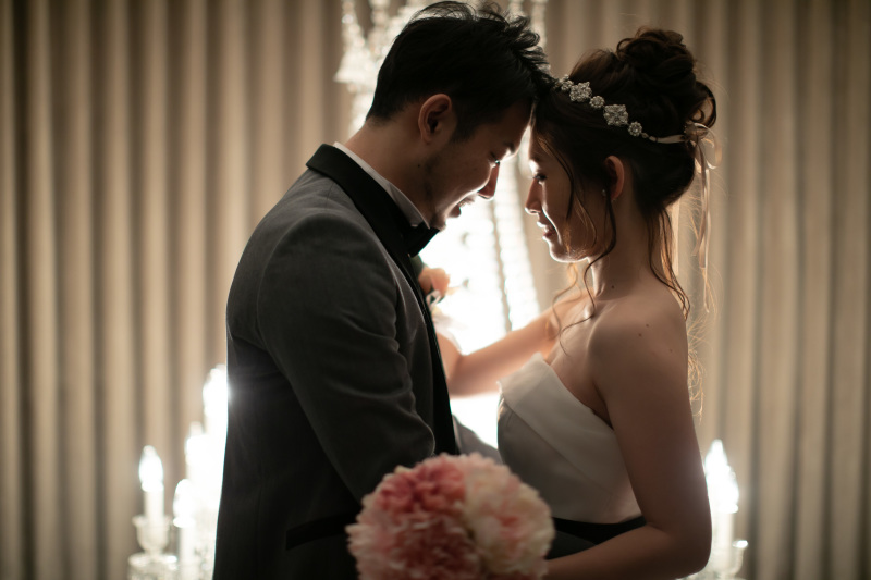 バカラのシャンデリアをバックに♩