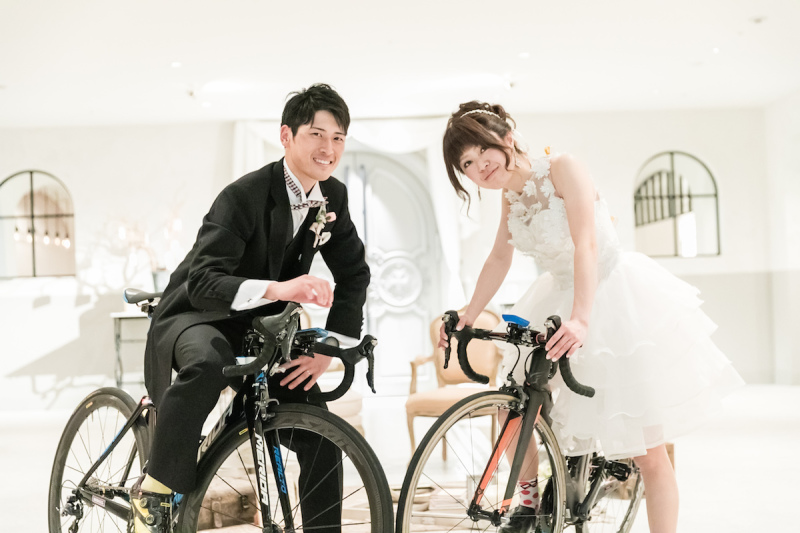 ミニドレスに着替えて・・・