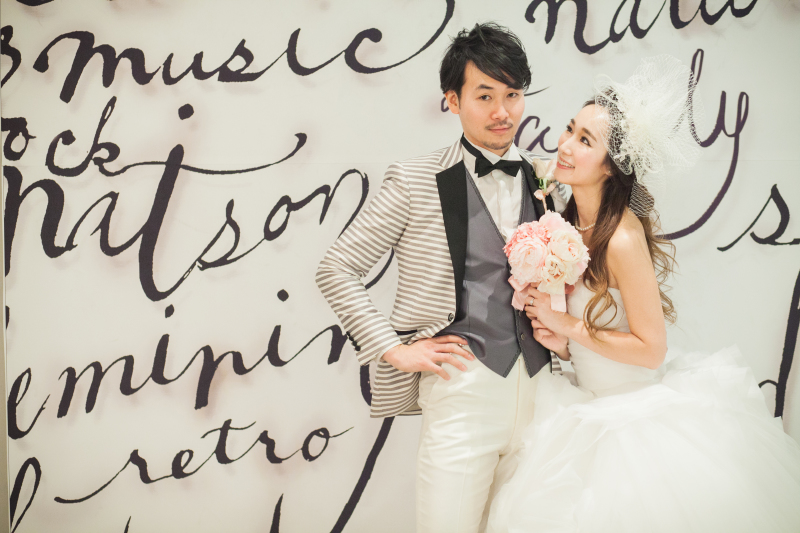 おしゃれな手書きバックロール紙の前で☆