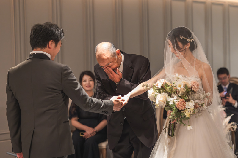 新郎様へバトンタッチ！