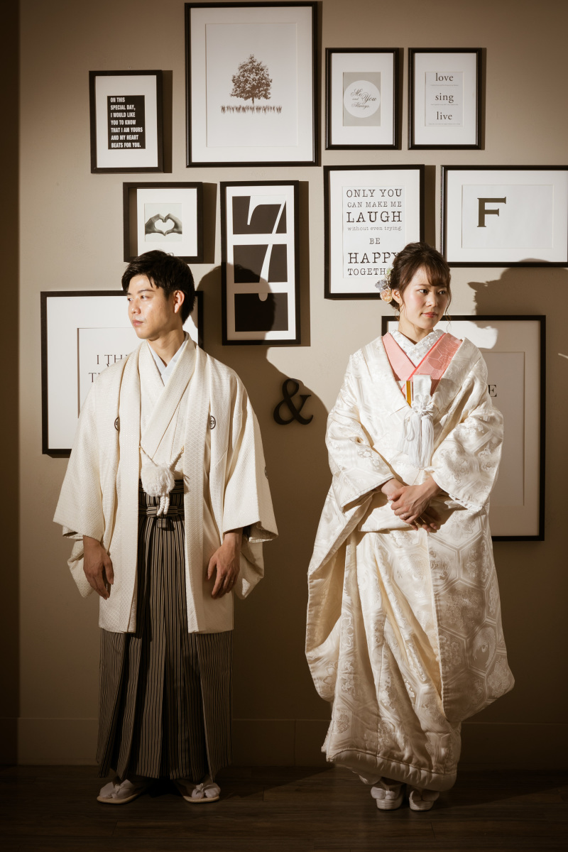 少しクールな表情で