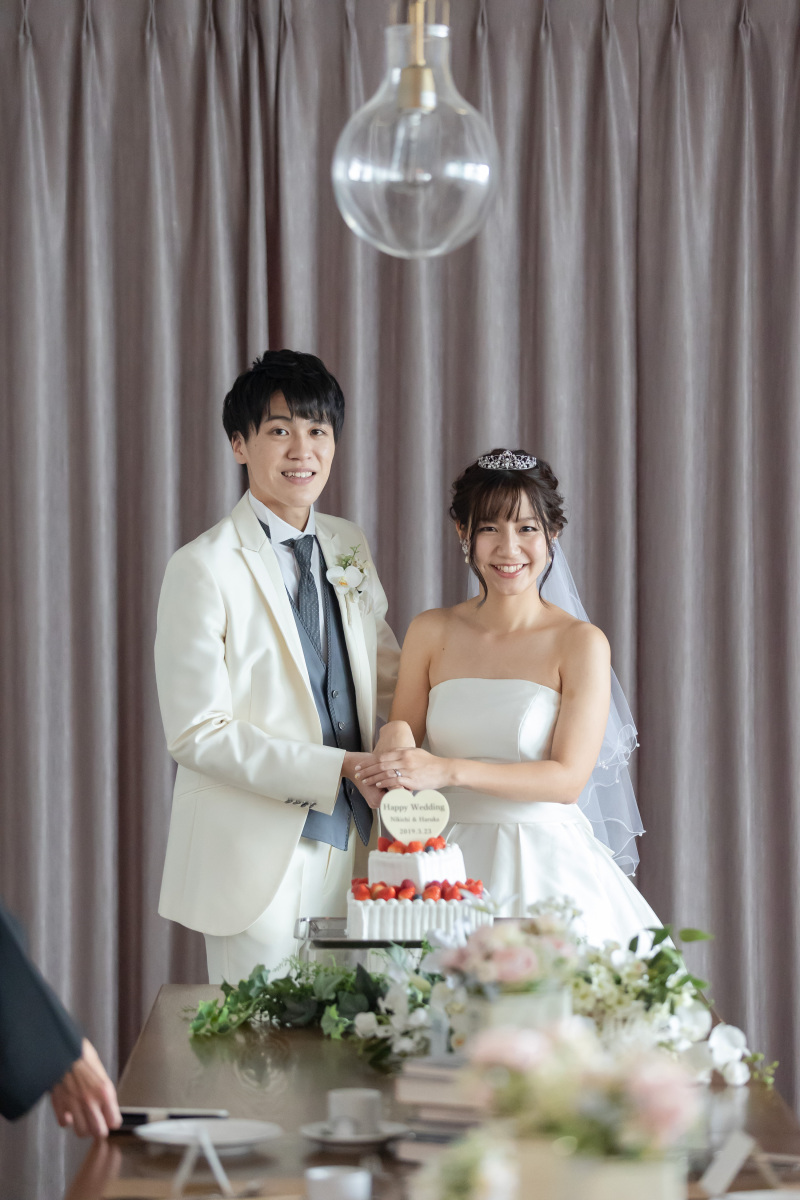 ケーキ入刀シーンも