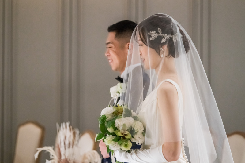 手を取り合って....