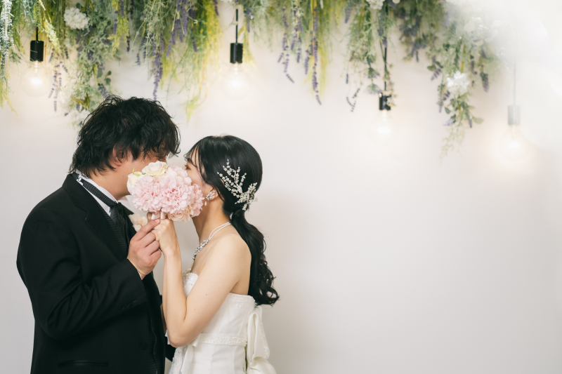 ブーケを顔隠しフォトに♡