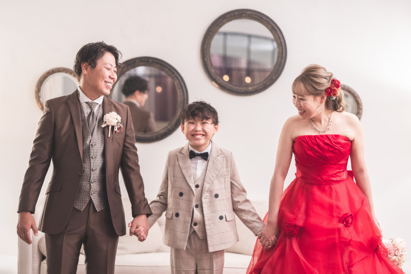 笑顔が絶えない家族のフォトウェディング