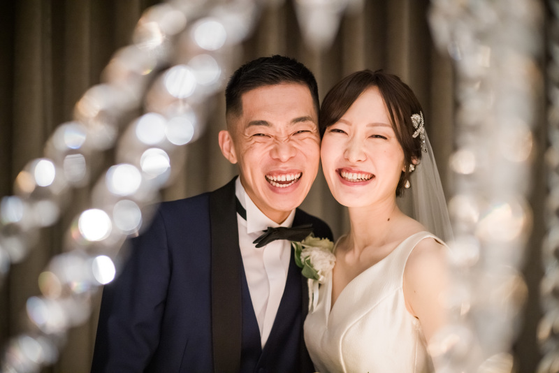 シャンデリア越しに