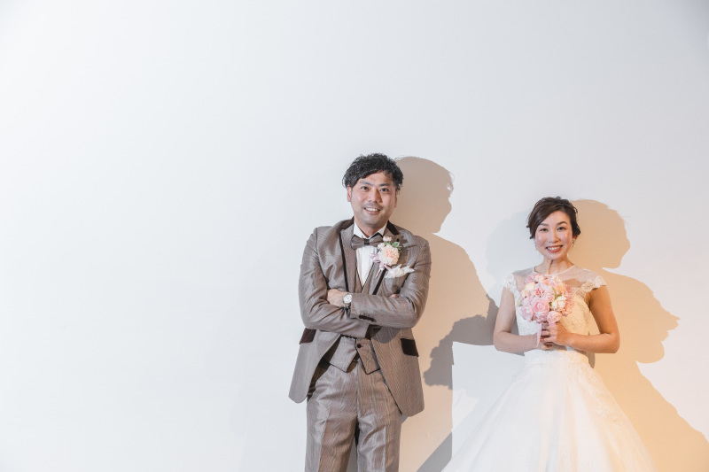 シンプルな背景で