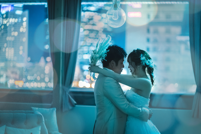 大阪の夜景をバックにナイトウエディング