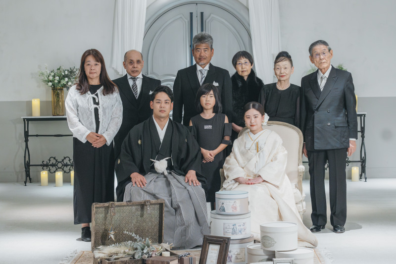 和装の結びは家族の集合写真