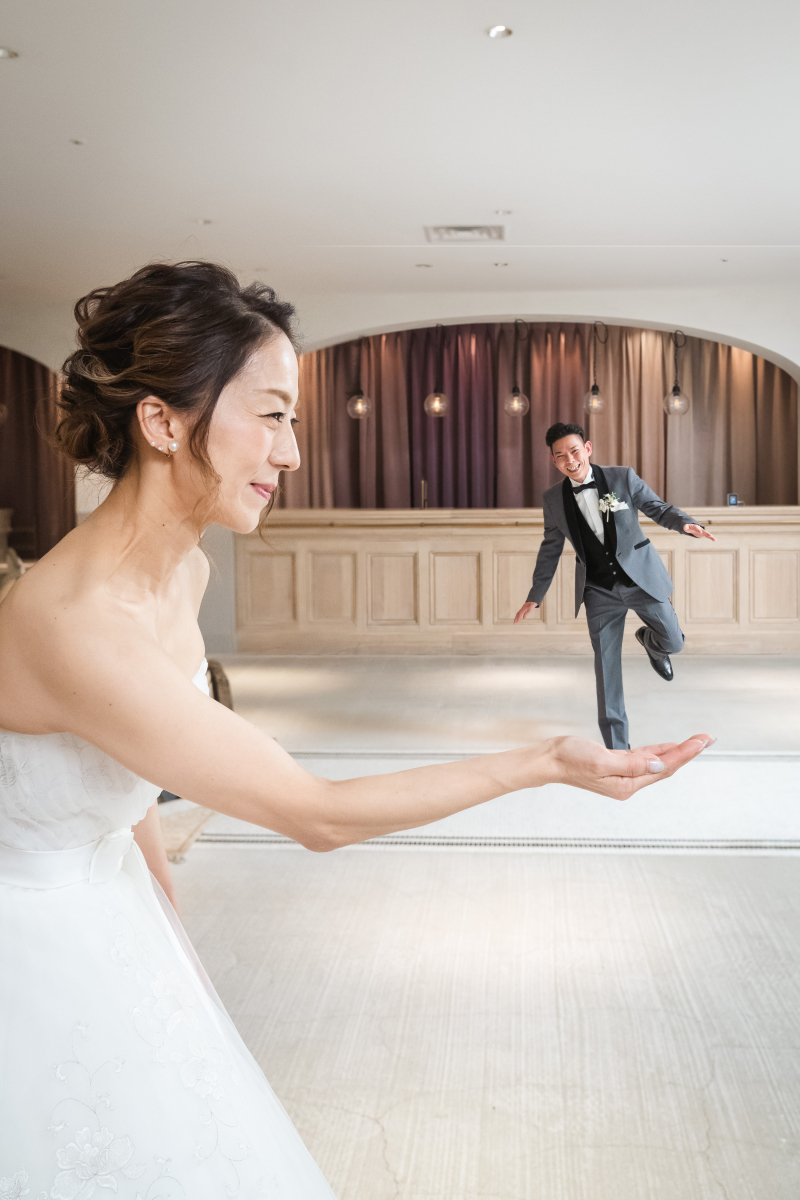 新婦様の手の上に・・・