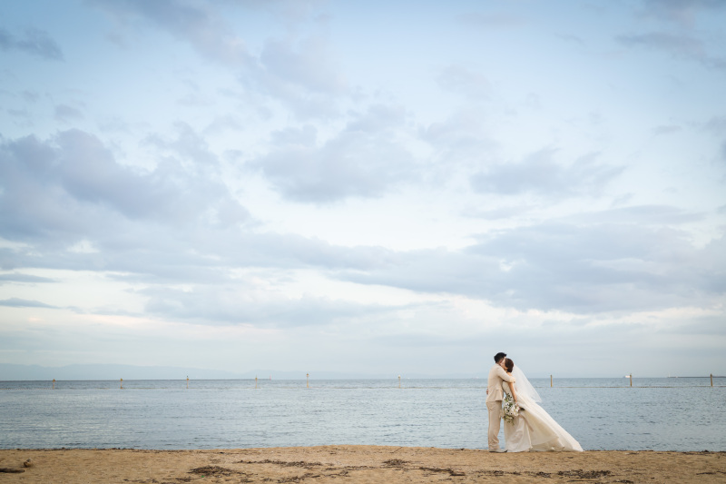 優しく抱き寄せて