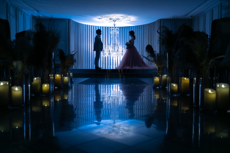 大理石のヴァージンロードに映るおふたり・・・♡