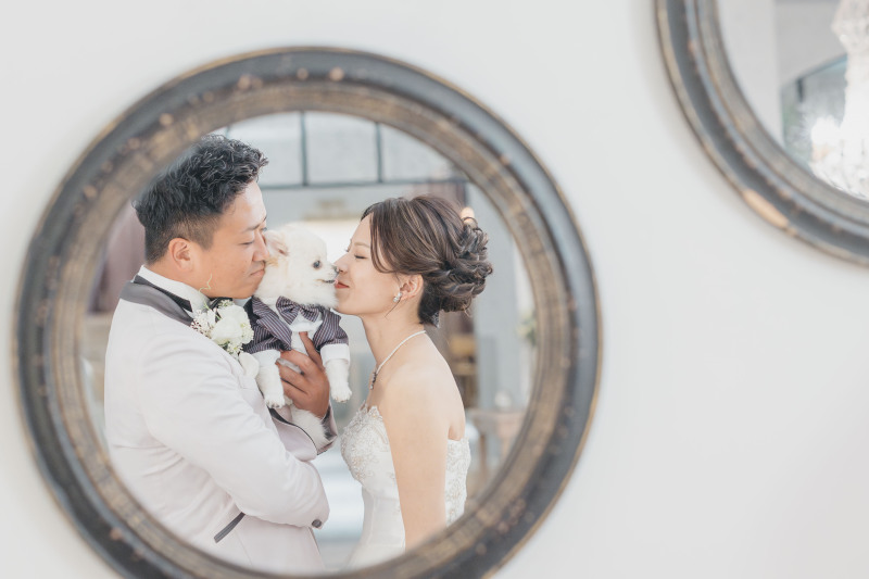 鏡の中に家族写真