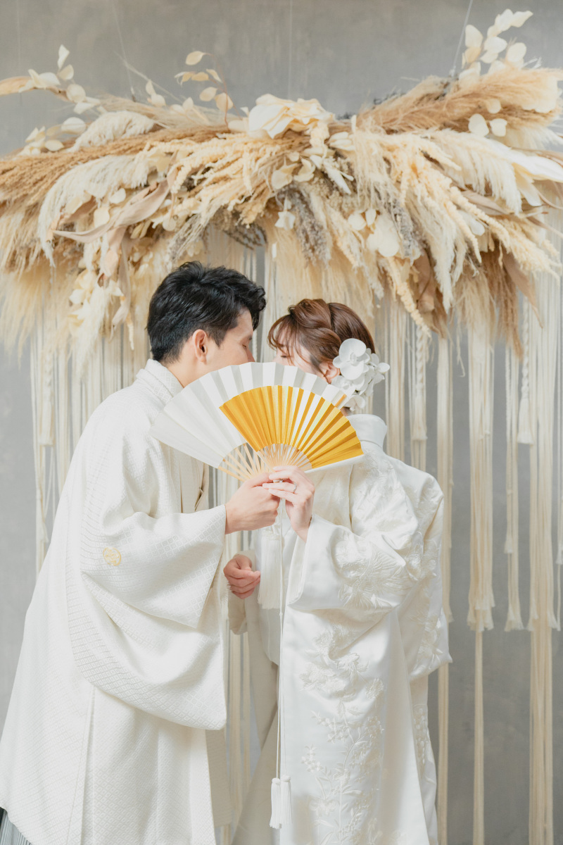 扇子で隠して・・・