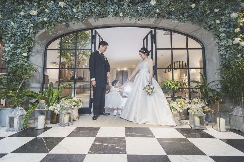 手を繋いだ3ショット