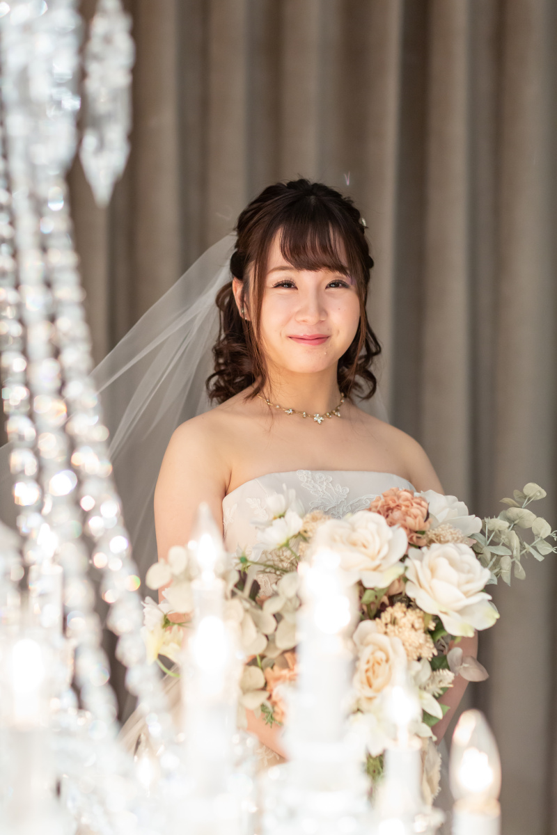 シャンデリア越しに