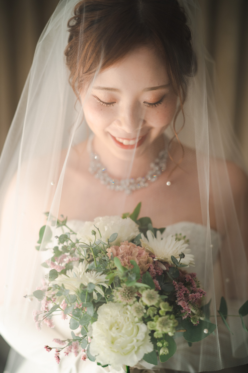 ベールに包まれて・・・