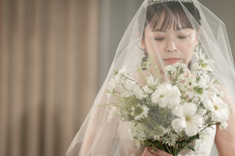 ベールに包まれて