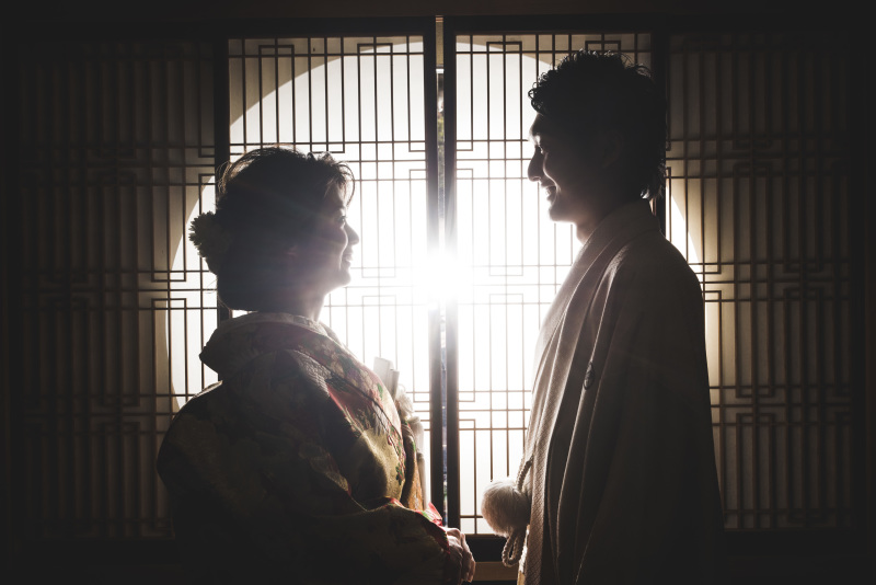 和室でのシルエット