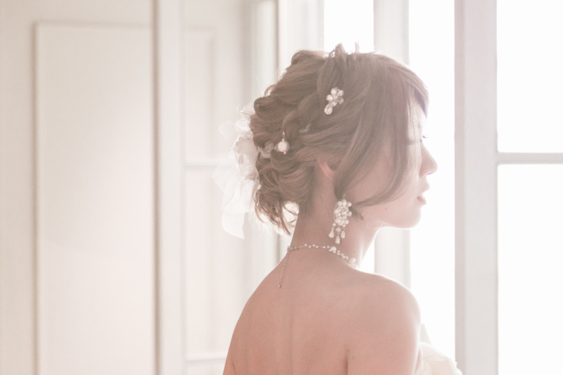 ヘッドアクセやイヤリングなどの小物にもこだわって