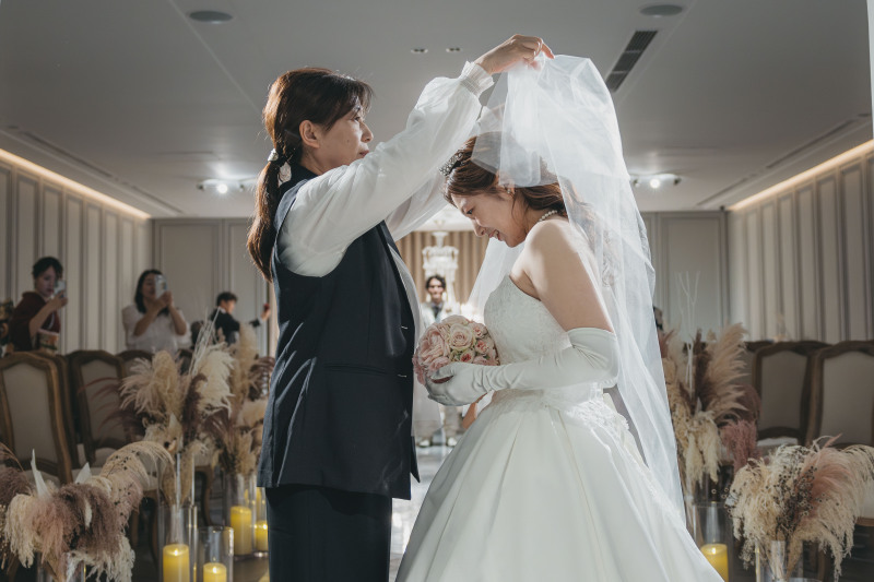 挙式風ショットでベールダウン