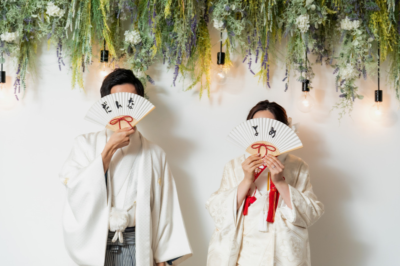 可愛い扇子を使って