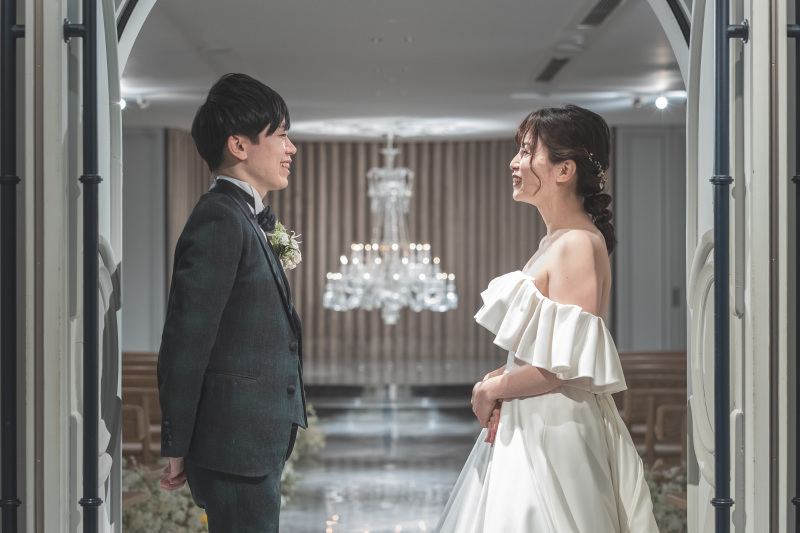 光差すチャペルへ