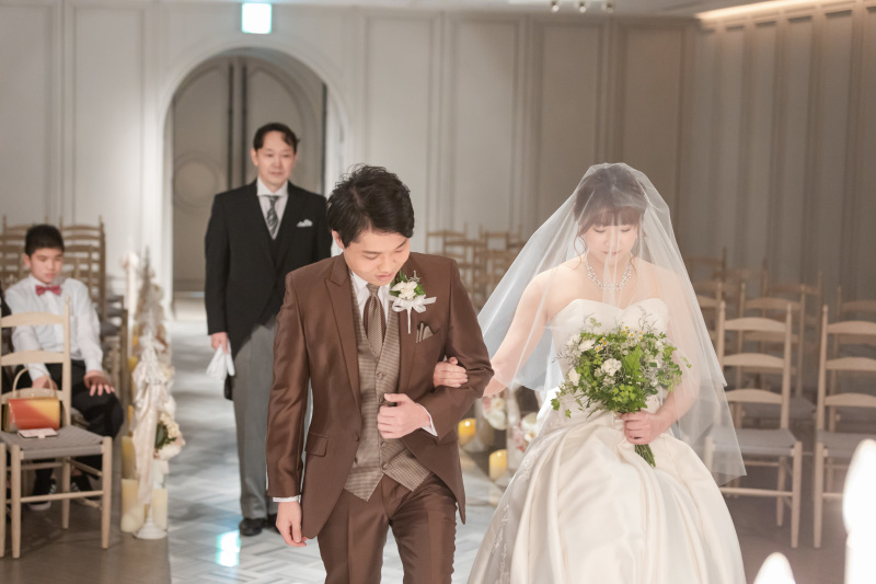 新郎様にエスコートチェンジ