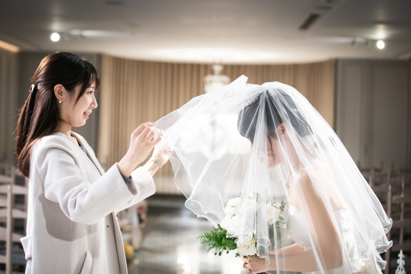 ベールダウンで挙式風の写真に!