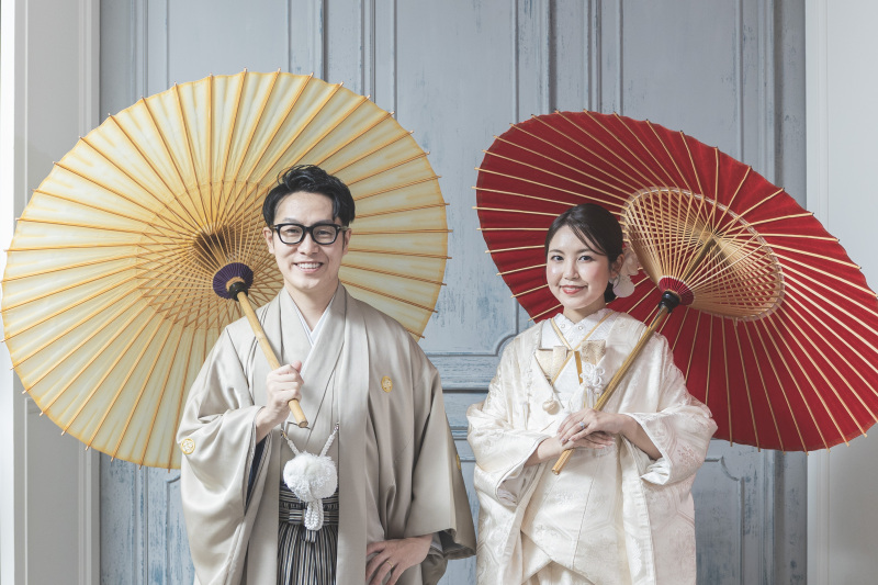 お二人で番傘を持って