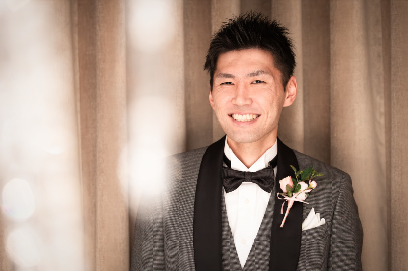 洋装スタートは新郎様のソロショットから