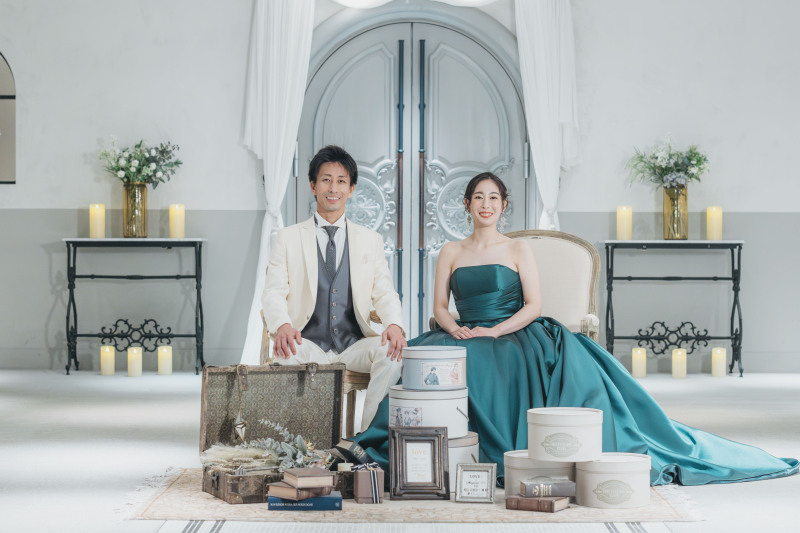 カラードレスが華やかに映えるフォトブース