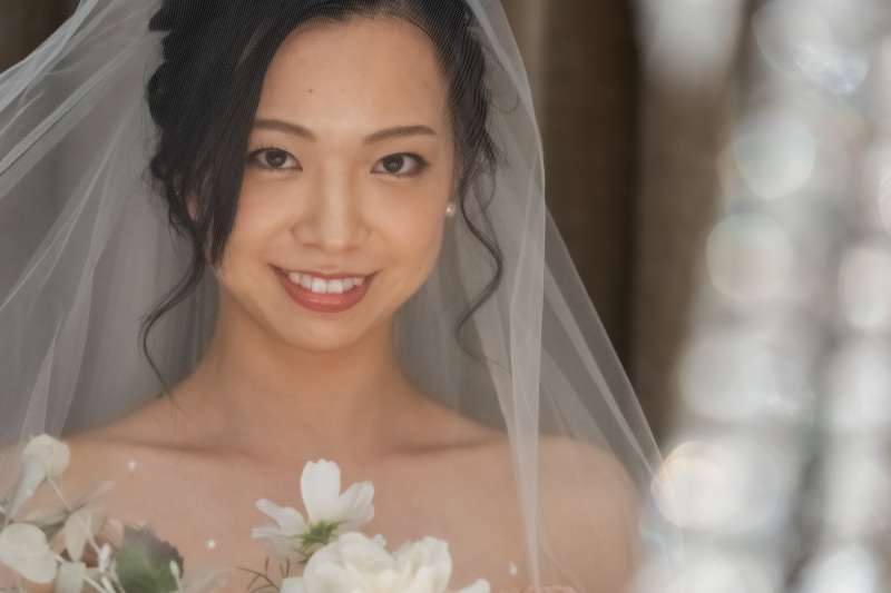 ベール越しににっこり