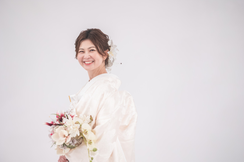 純白の装い宿る　新婦様の華やぎ