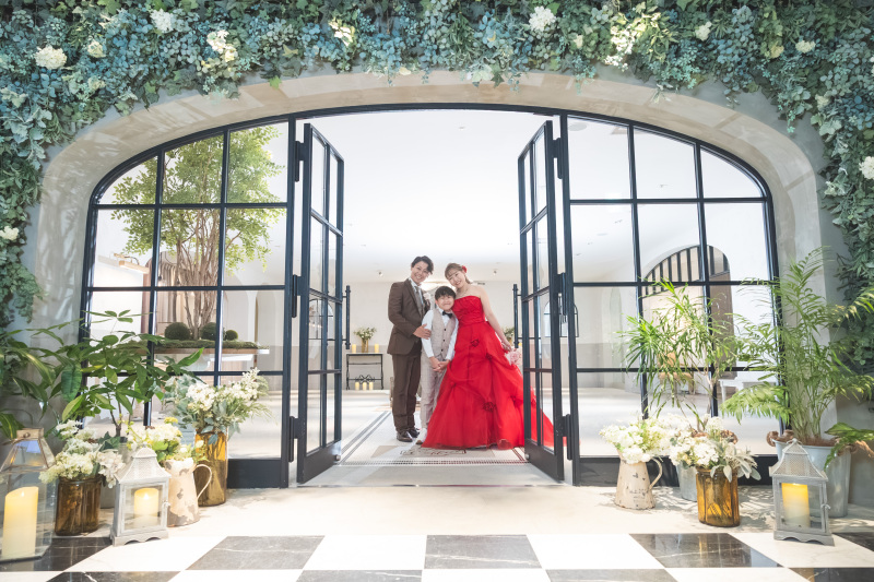 寄り添う家族写真